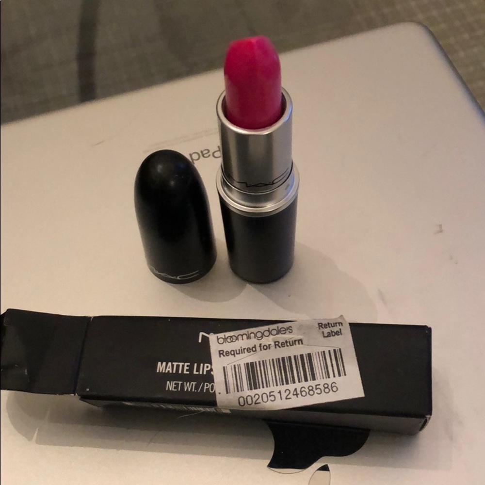 Matte lip stick